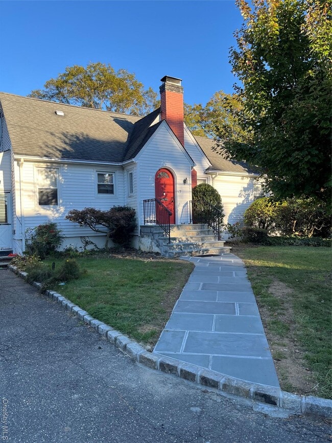 Building Photo - 7 Floyd Pl