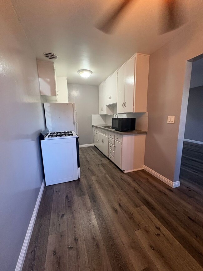 Photo - Charming 1 Bed / 1 Bath in Historic Bluff Park – Just One Block from the Beach! Unit 02