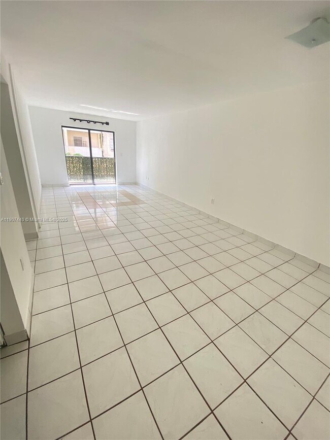 Photo - 605 NW 72nd Ave Unidad 209