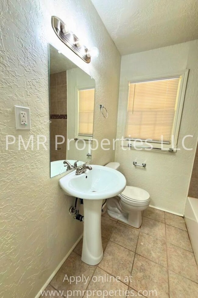 Photo - 2146 NW Lincoln Ave