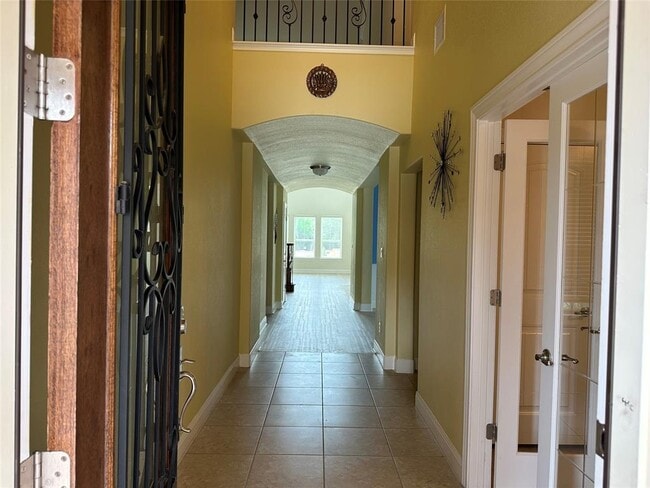 4237 Privacy Hedge St