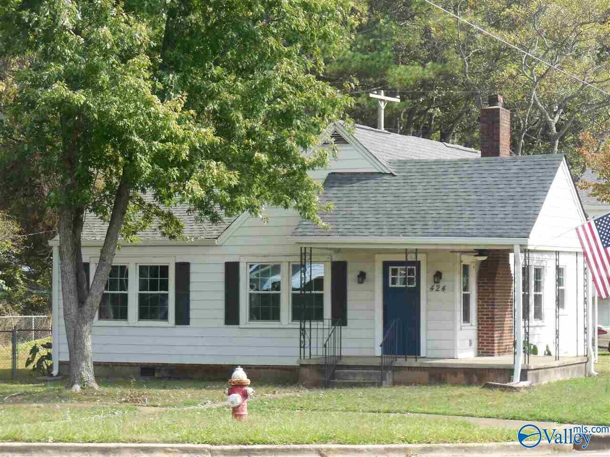 Photo - 424 Memorial Dr SW