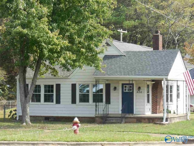 Building Photo - 424 Memorial Dr SW