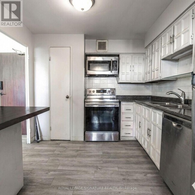 Photo - 3555 Bathurst St Unit 301