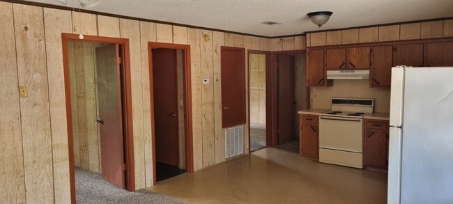 Building Photo - Oak Ridge Apartment Unit 16