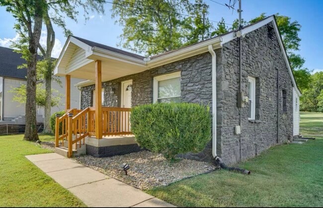 Photo - 524 Green Ln