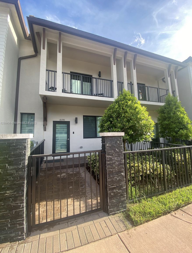 Photo - 8390 NW 51st Ter (Doral, FL)