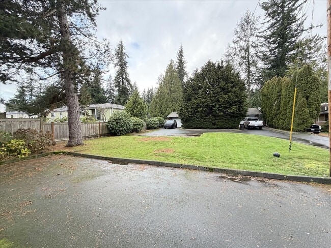 Photo - $2100 / 2br - 789 ft2 - Townhome/garage/fenced yard