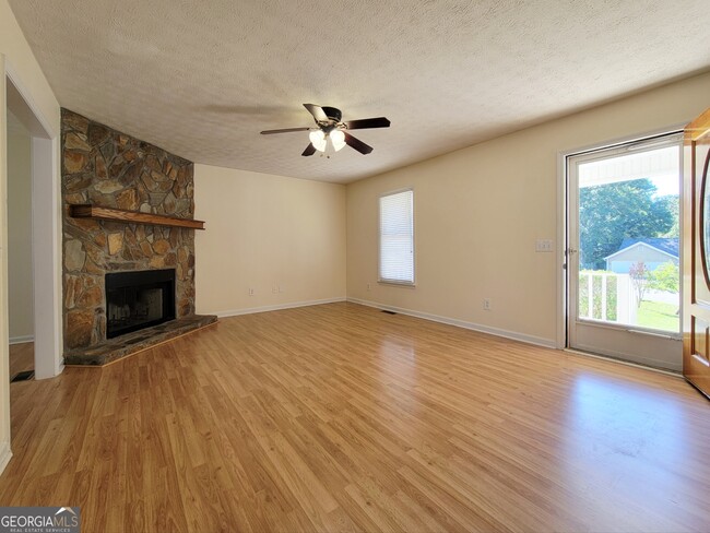 Photo - 841 Lodgeview Dr