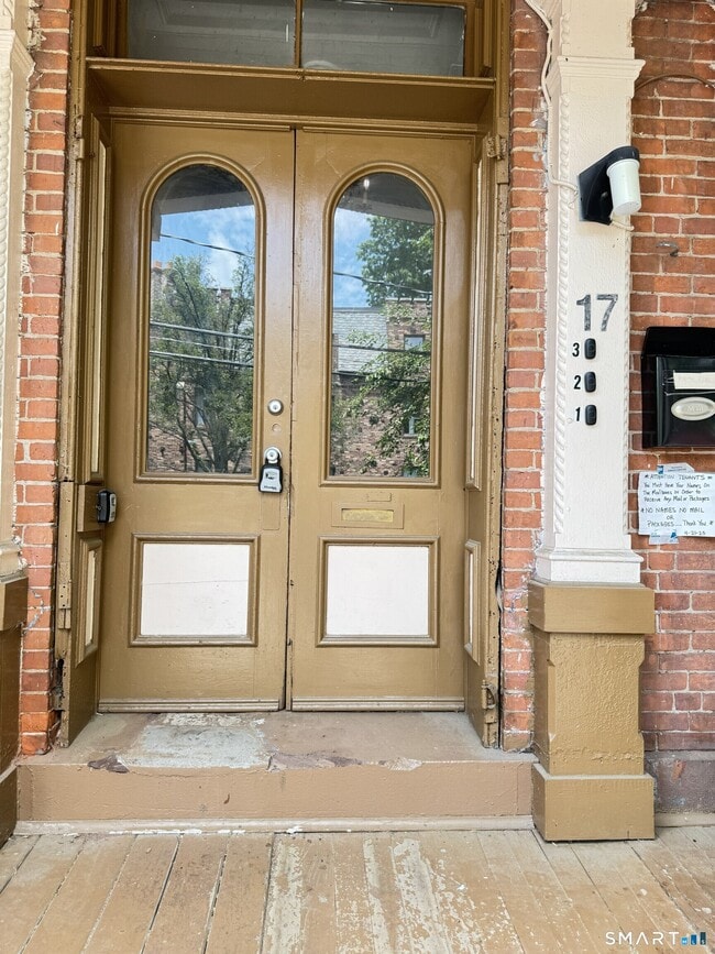 Building Photo - 17 Townley St Unit 3