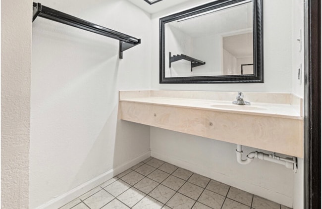 Photo - 1024 Bridge City Ave Unidad 1