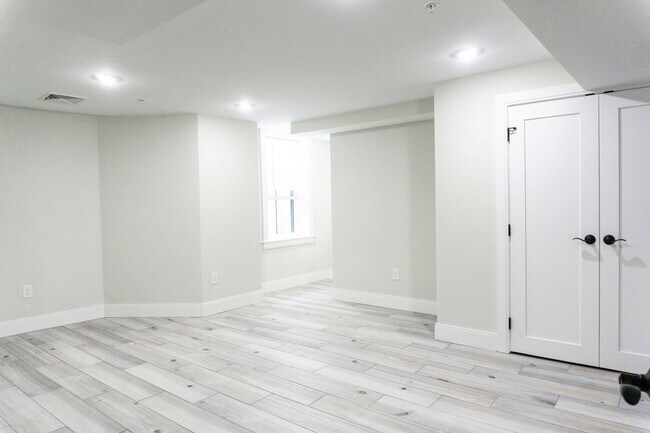 79 Linden St Unit 1