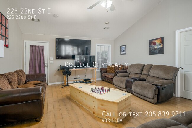 Photo - 225 22nd E St