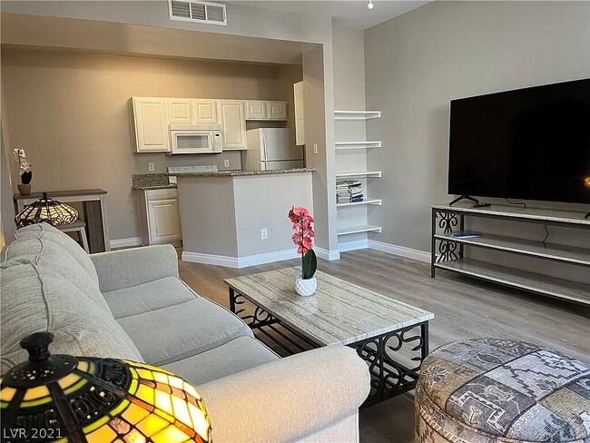 Photo - 5130 S Jones Blvd Unidad 107