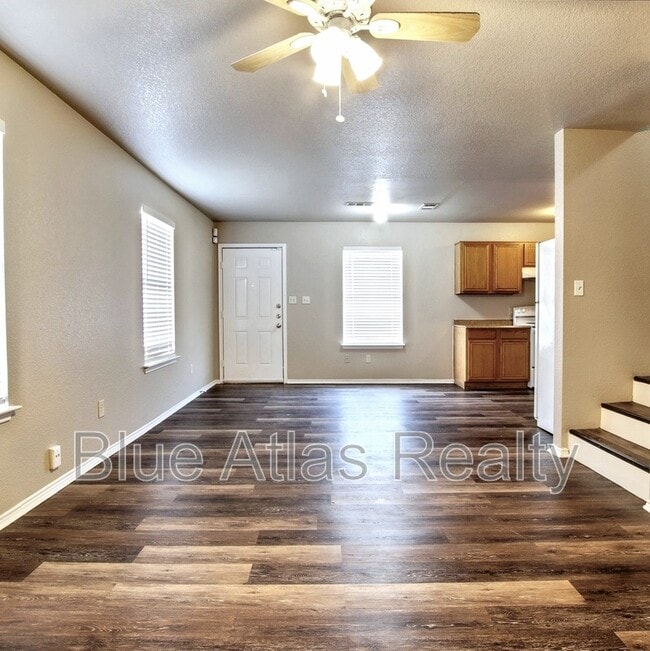 Photo - 402 Kings Way Dr