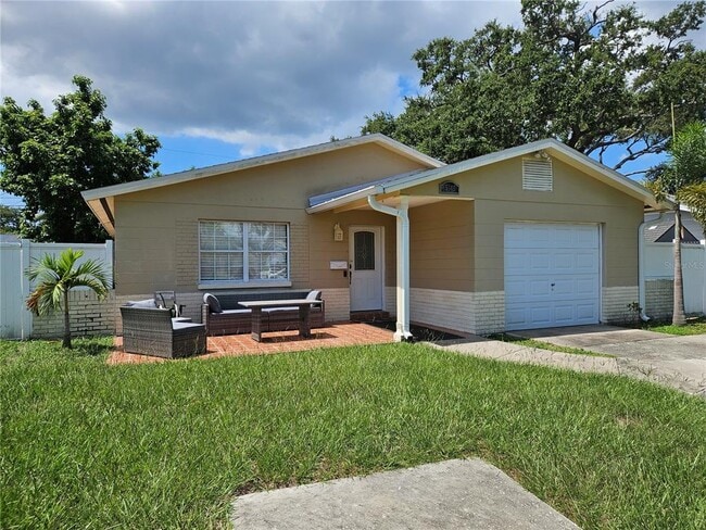 Building Photo - 5542 19th Ave N