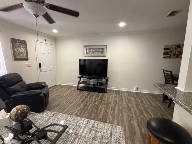 Photo - 1282 Beach Blvd Unidad 117