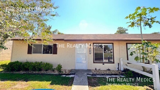 Building Photo - 836 W Rosewood Ln Rental