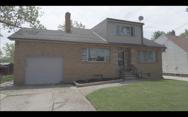 Building Photo - 1145 Cleveland Dr Unit Lower Apartment - 1st Flr
