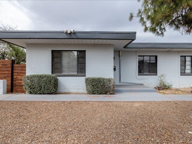 Photo - 2 Bedroom 1 Bathroom with Enclosed Backyard!