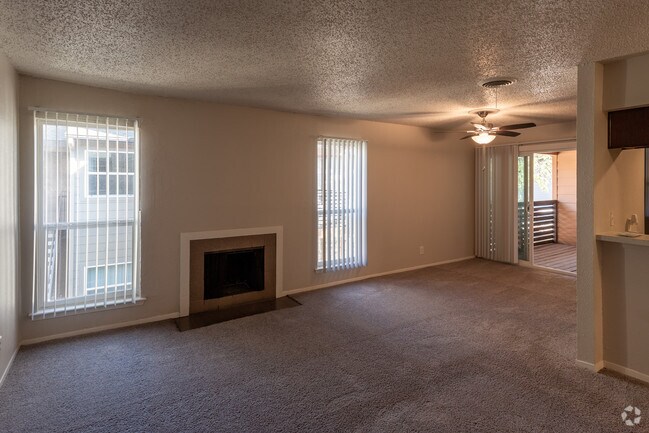2BR, 2BA 1010SF