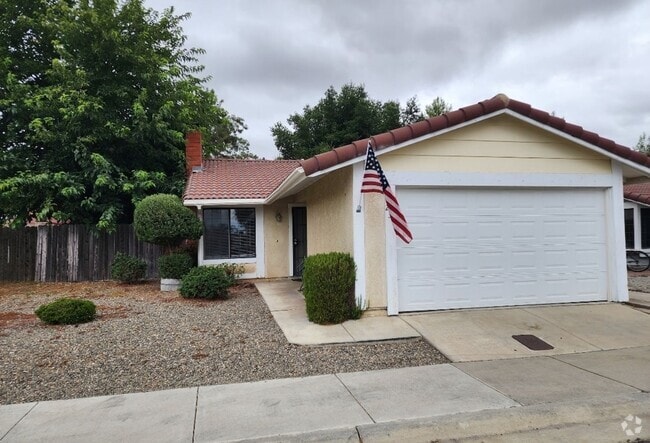 Building Photo - @ bedroom 2 bath home