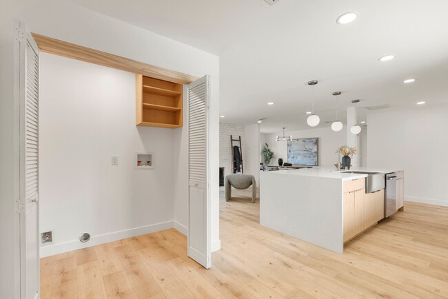 Photo - 21731 Bryant St