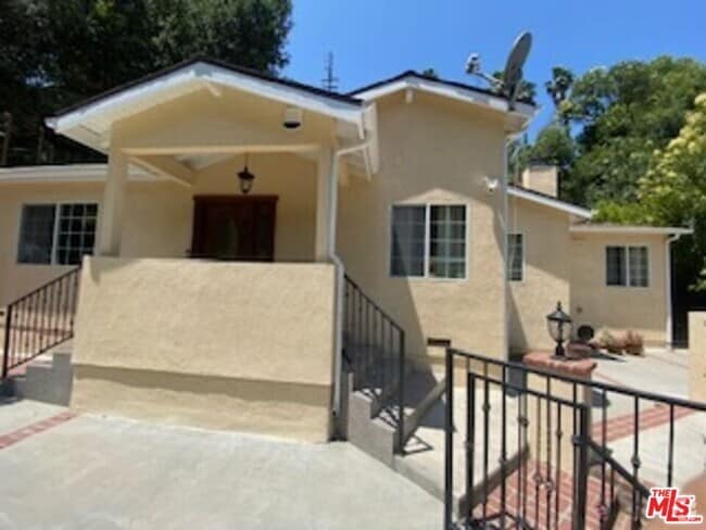 Building Photo - 3967 Oeste Ave Rental
