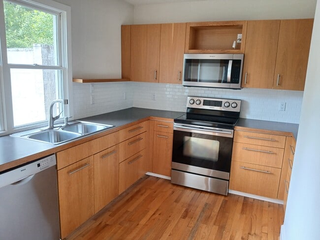 Photo - 100 Eheart St SE