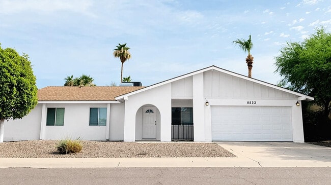 Building Photo - 8832 E Lupine Ave