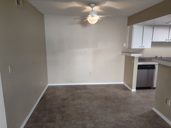 Photo - Gorgeous 2 bed Aurora condo for rent