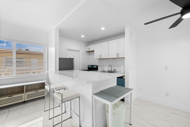 Photo - 7333 Gary Ave Unidad 202