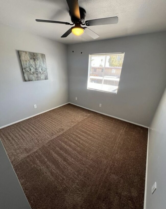 Building Photo - 7126 N 19th Ave Unit Room 2 Rental