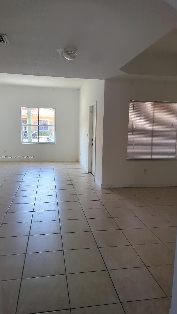 Photo - 4960 Windward Way
