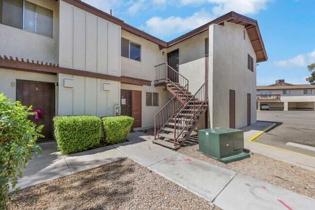 Photo - CUTE REMODELED TWO BEDROOM UNIT IN CENTRAL LOCATION Unidad D