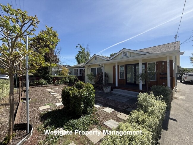 Building Photo - 220 Payran St Unit House