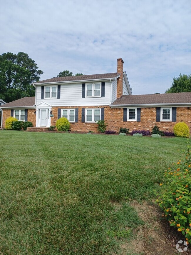 Building Photo - Beautiful single family home in Lake Smith...