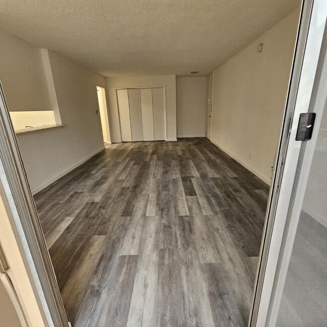 Photo - Balboa Palms Apartments