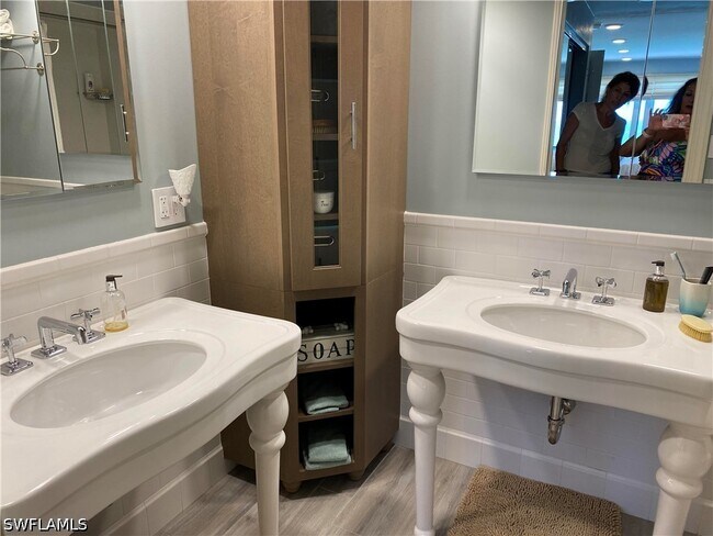 25900 Hickory Blvd Unit 804