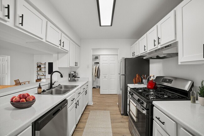 Building Photo - ReNew Woodland Ranch North Rental