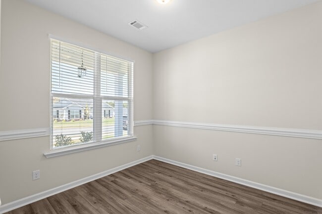 Photo - 8132-8132 Snelling Dr