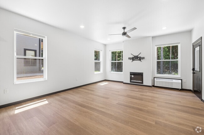 1BR, 1BA - 805SF - Living Room