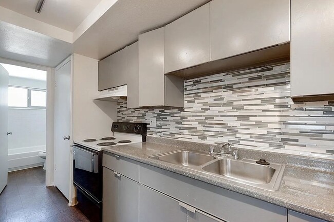 Building Photo - 809 N Dexter St Unit 104