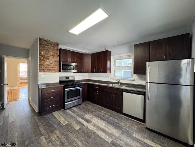 Building Photo - 271 Davis Ave Unit 2