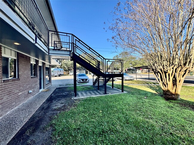 Building Photo - 2201 N Grand Blvd Unit 11