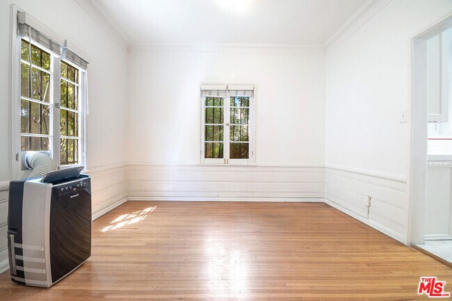 1217 1/2 S Alfred St