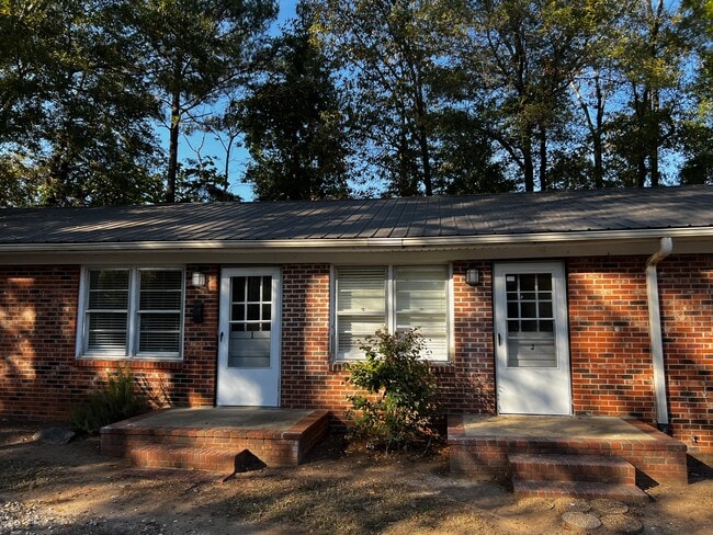 Building Photo - 131 Freedom Dr