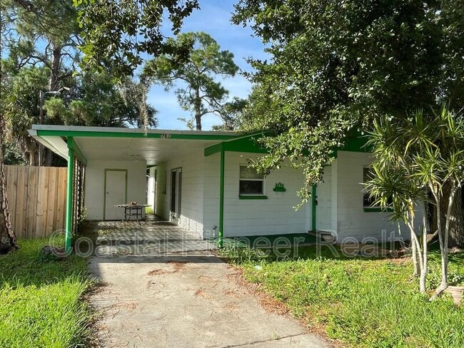 Building Photo - 767 19th Ave S Rental