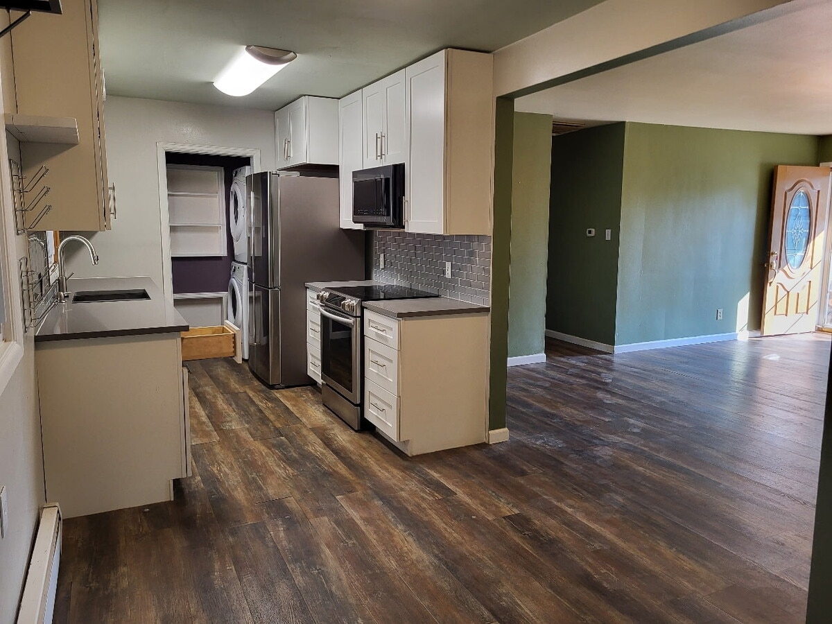 Photo - 1827 Collyer St
