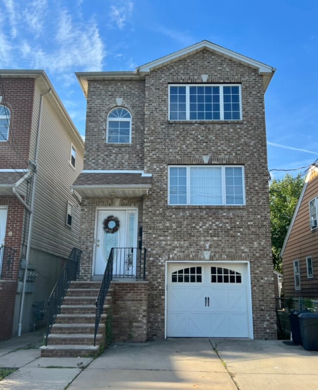 732 Cleveland Ave Unit 1F GF